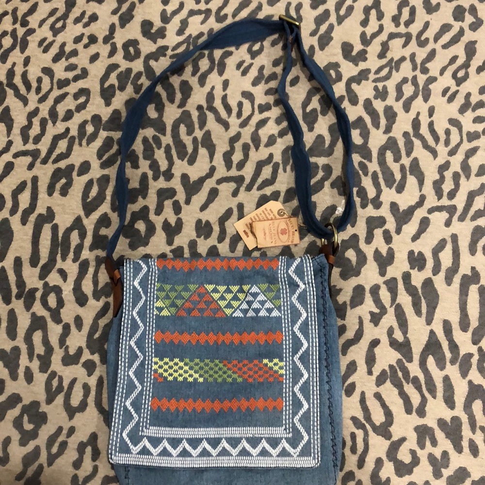 Crossbody messenger
